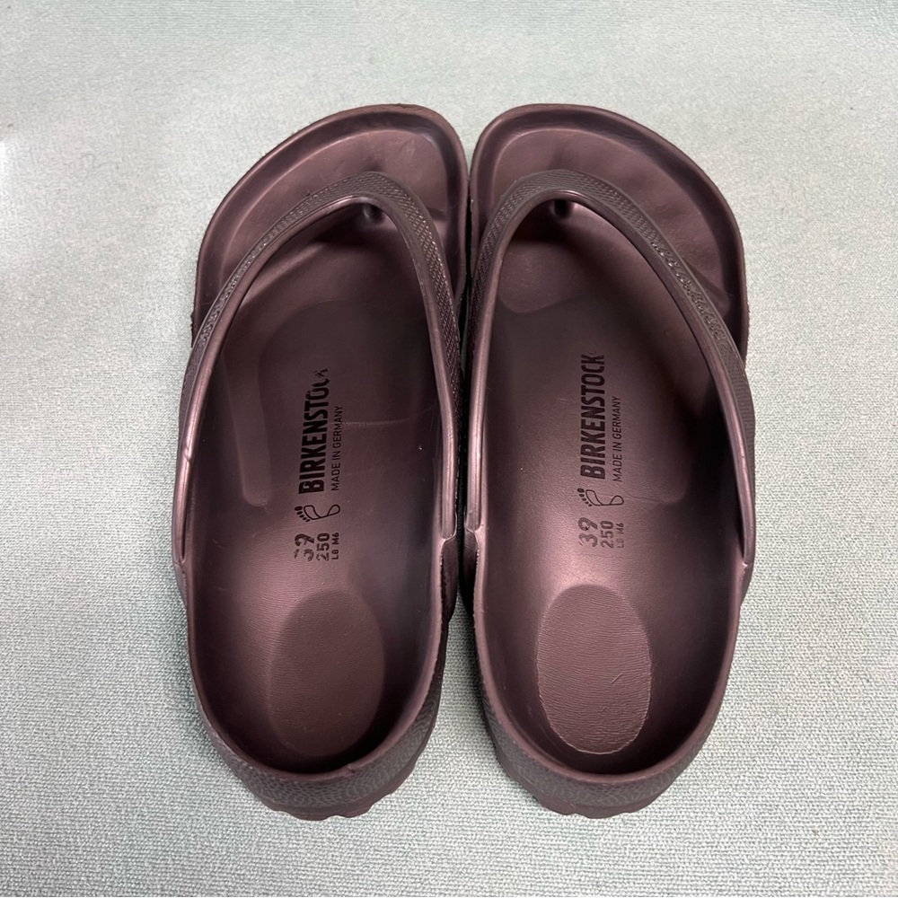 Birkenstock silver gray EVA water friendly Flip-Flops. Molded soles slip on sty - Picture 2 of 8